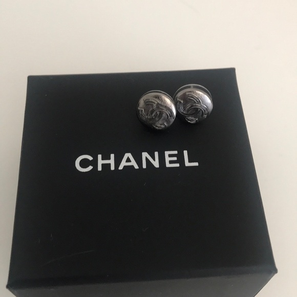 Authentic Chanel earrings!! - Picture 4 of 11